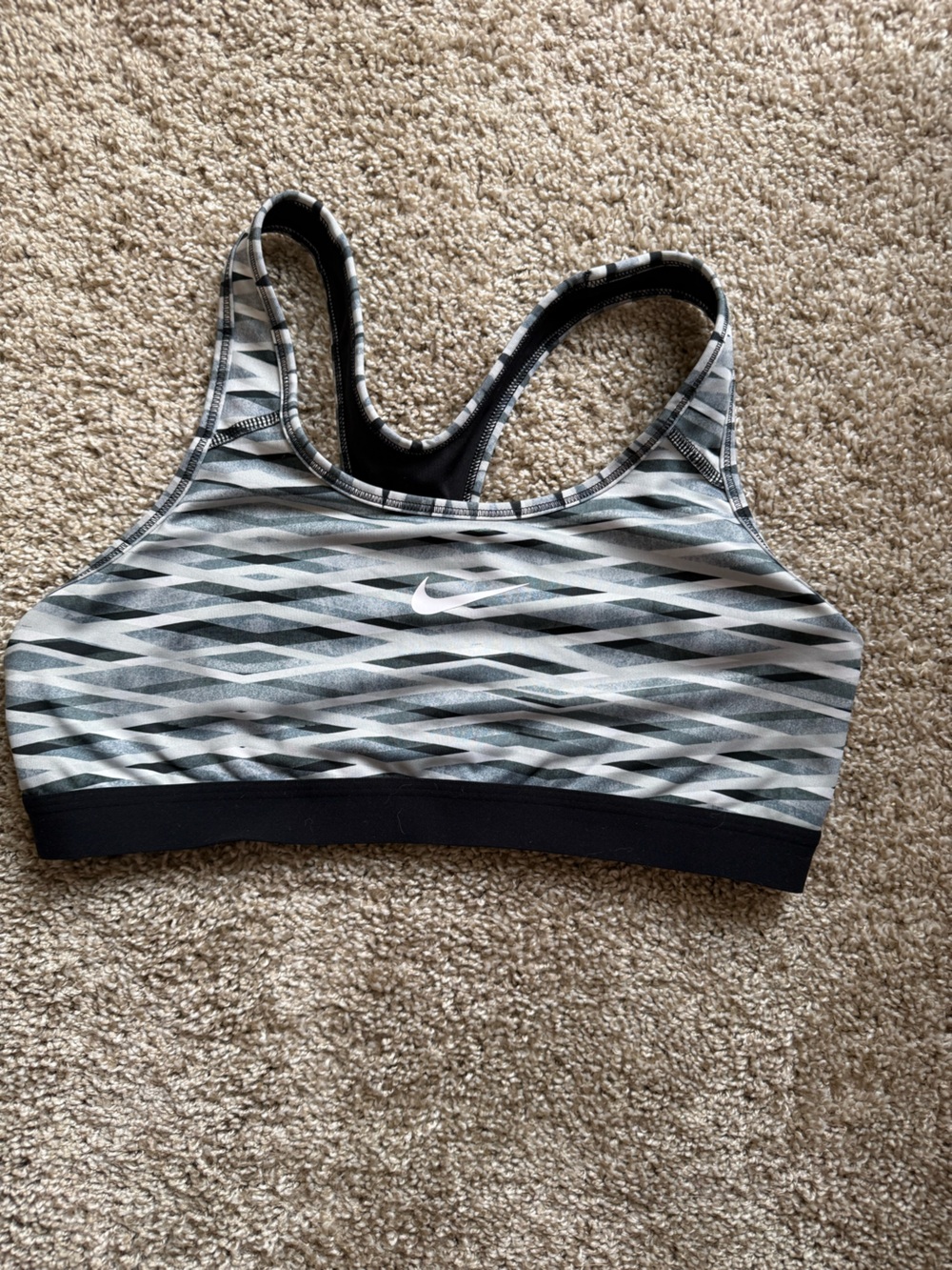 Nike Women's Black & Grey Geometric Racerback Sports Bra